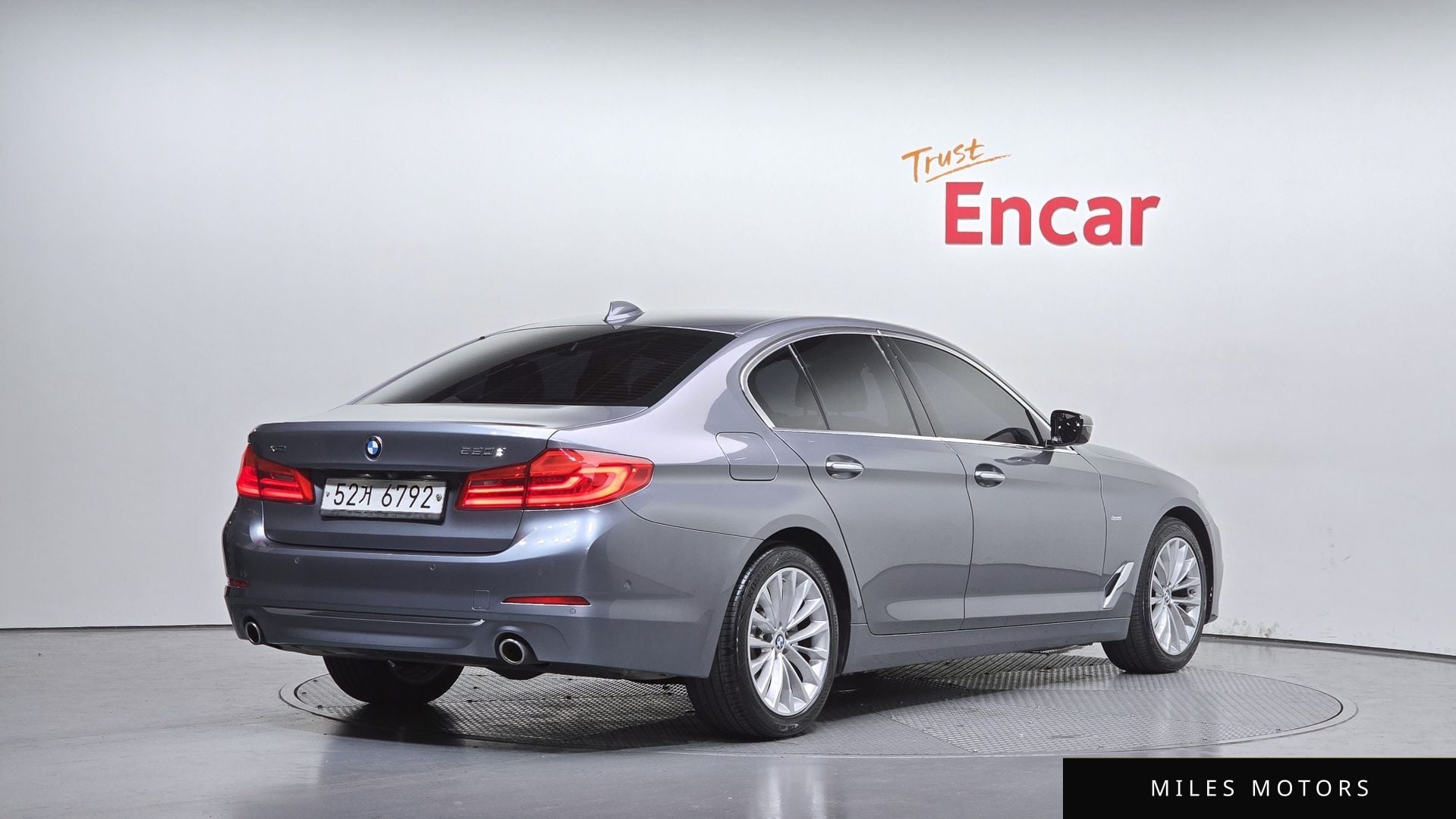 BMW 5 Series (G30) 2018 — миниатюра 2
