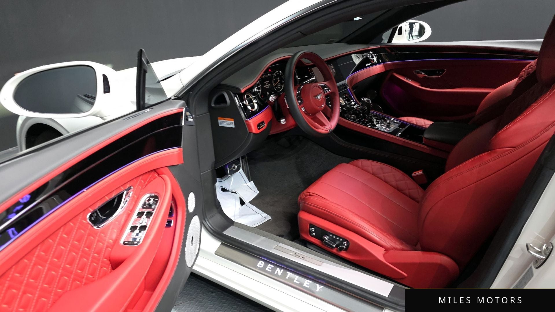 Bentley Continental GT 2023 — миниатюра 10