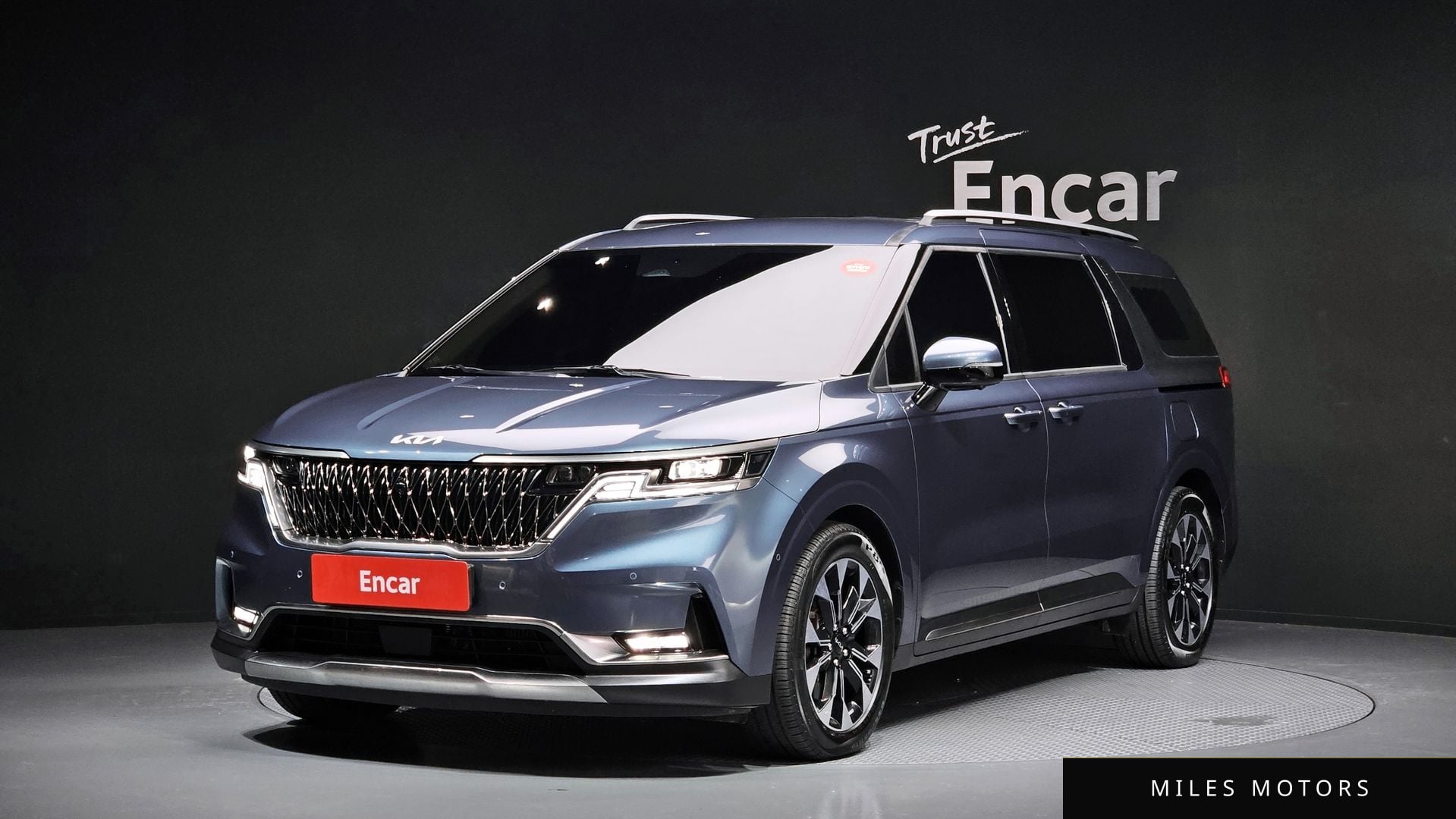 Kia Carnival 2023 — фото 1 из 12