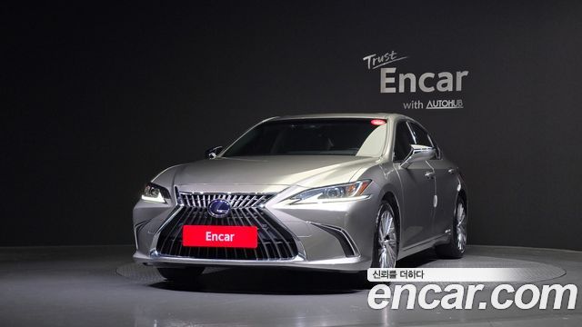 Лексус ES300h 2022 — миниатюра 3
