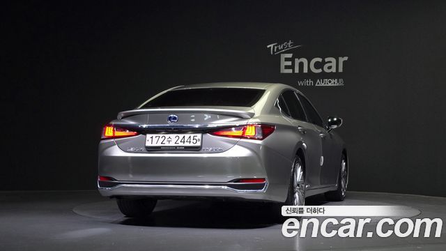 Лексус ES300h 2022 — миниатюра 4