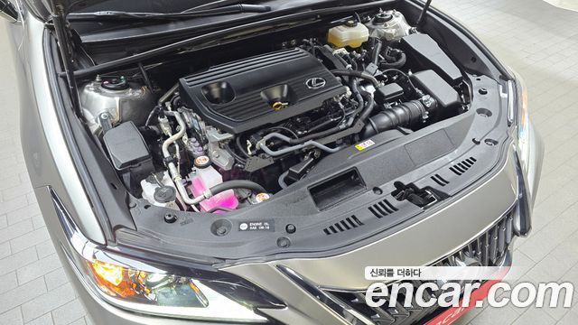 Лексус ES300h 2022 — миниатюра 6