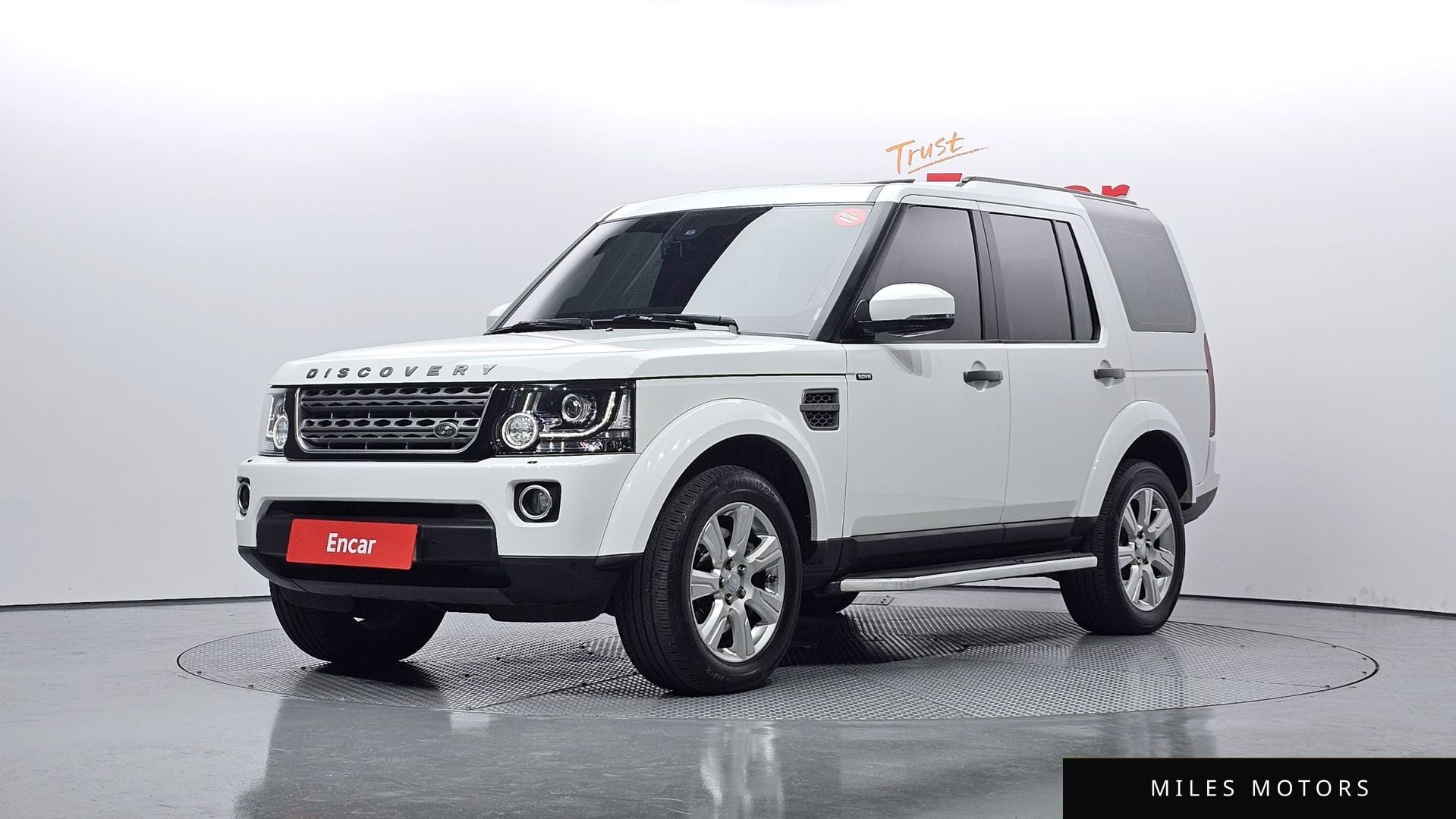 Land Rover Discovery 2016 — фото 1 из 12