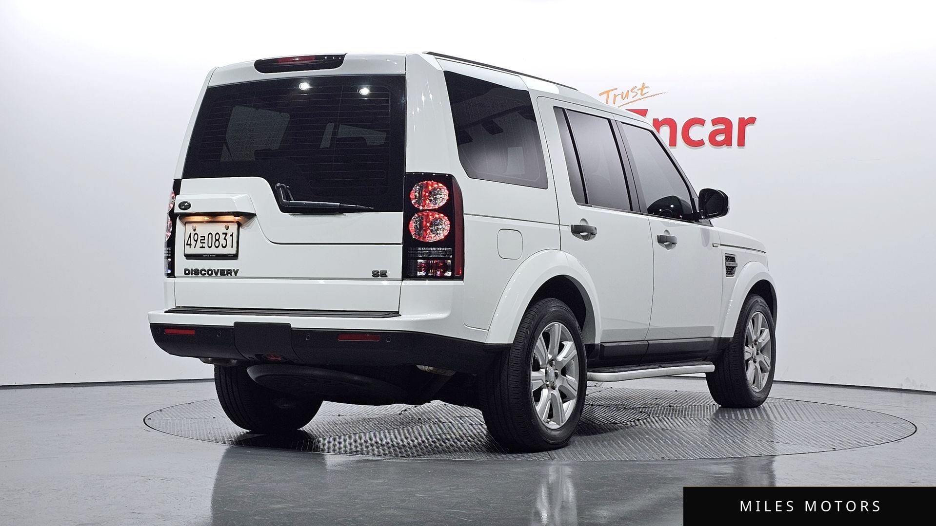 Land Rover Discovery 2016 — миниатюра 2