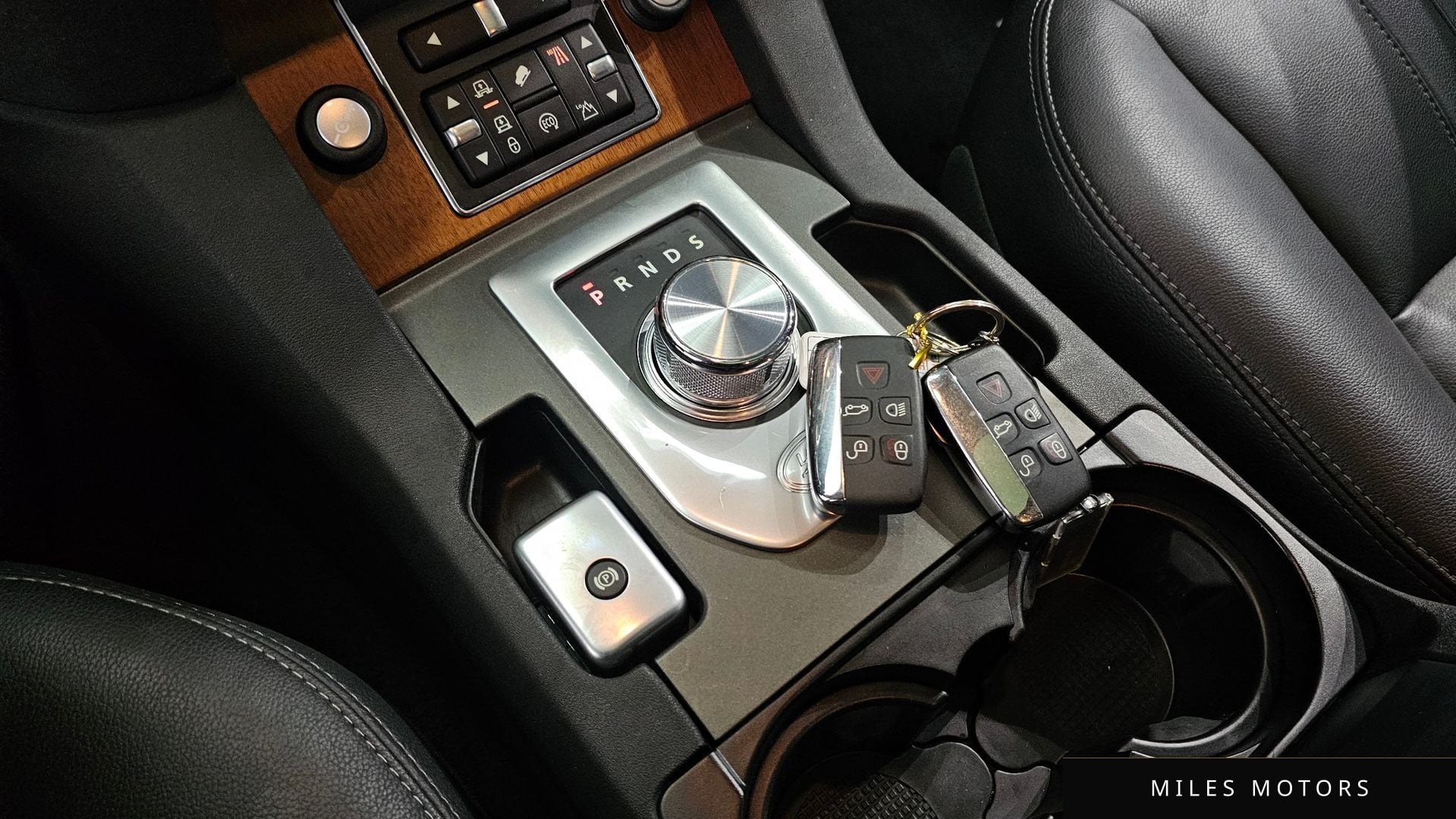 Land Rover Discovery 2016 — миниатюра 9
