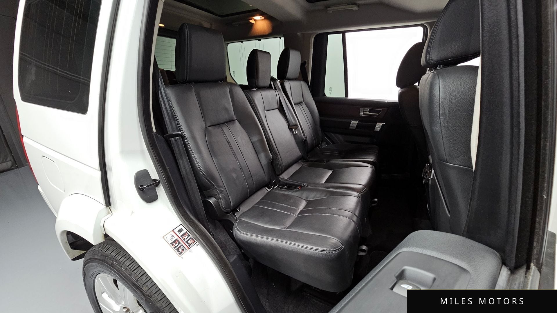 Land Rover Discovery 2016 — миниатюра 12