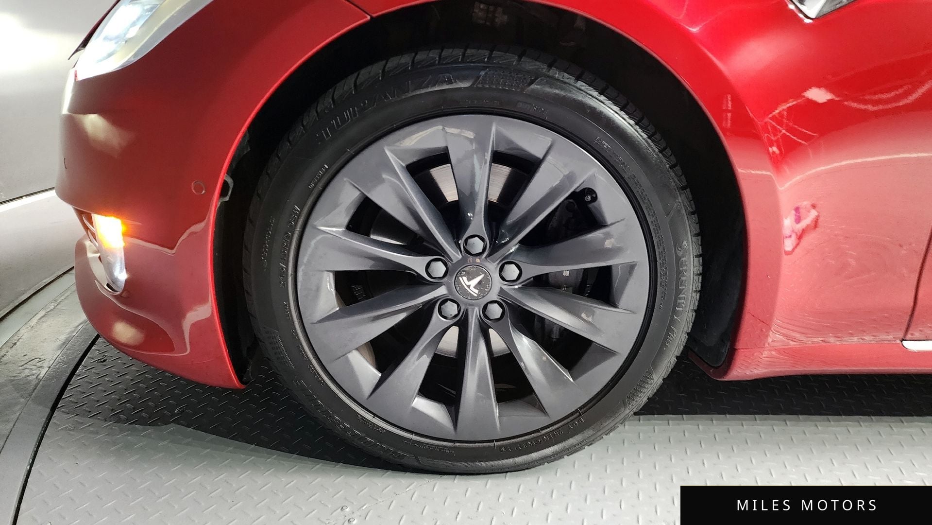 Tesla Model S 2019 — миниатюра 5