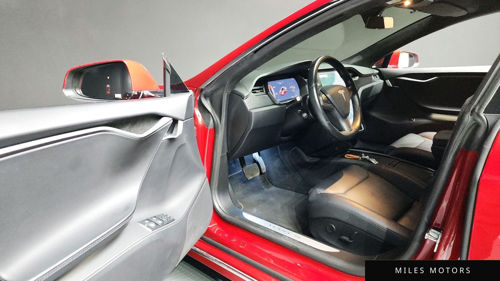 Tesla Model S 2019 — миниатюра 10