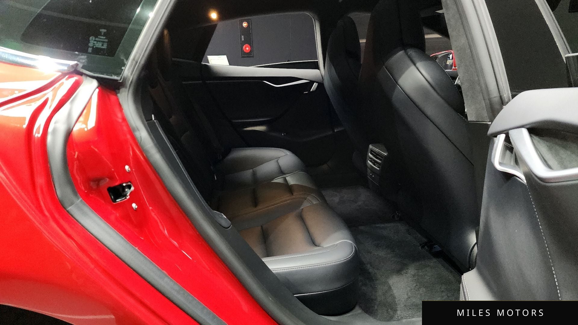 Tesla Model S 2019 — миниатюра 12