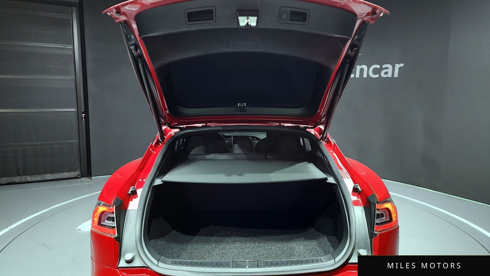 Tesla Model S 2019 — миниатюра 20