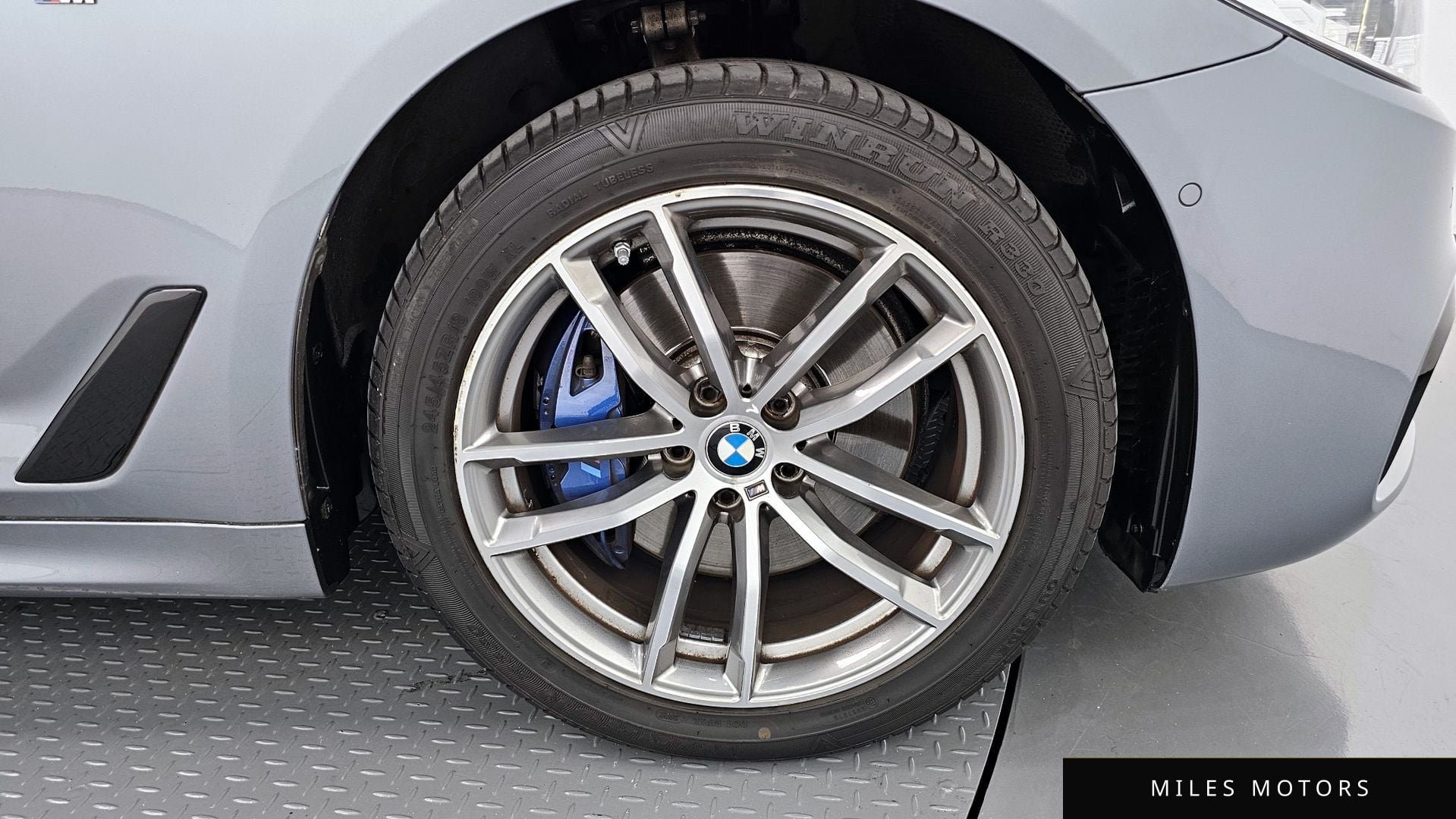 BMW 5 Series (G30) 2017 — миниатюра 5