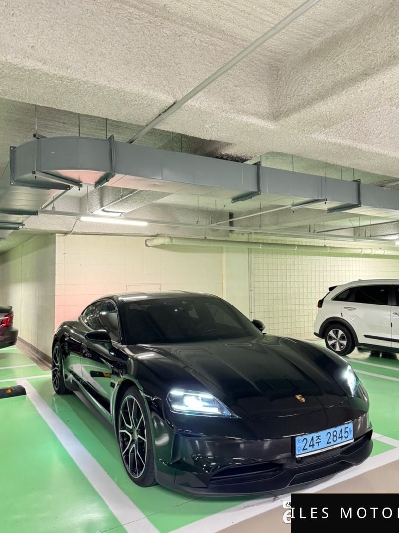 Porsche Taycan 2025 — миниатюра 2