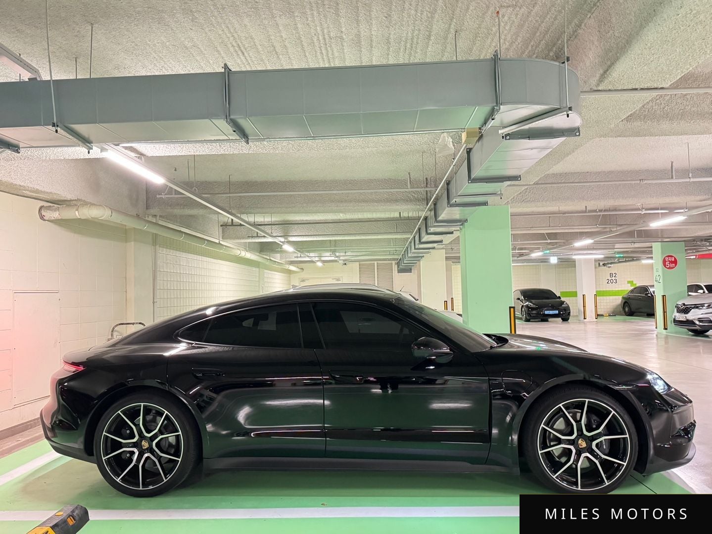 Porsche Taycan 2025 — миниатюра 4