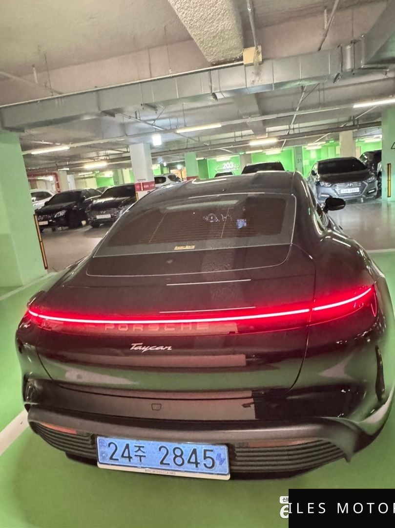 Porsche Taycan 2025 — миниатюра 9
