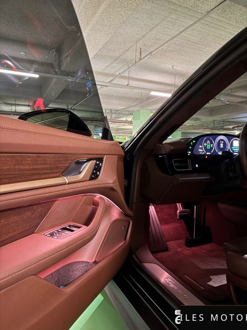 Porsche Taycan 2025 — миниатюра 10