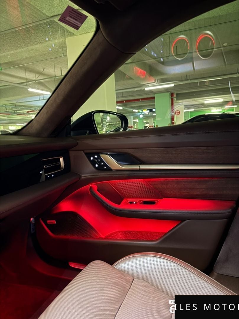 Porsche Taycan 2025 — миниатюра 12