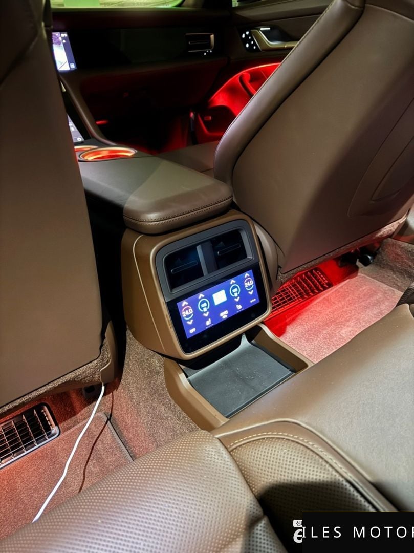 Porsche Taycan 2025 — миниатюра 19