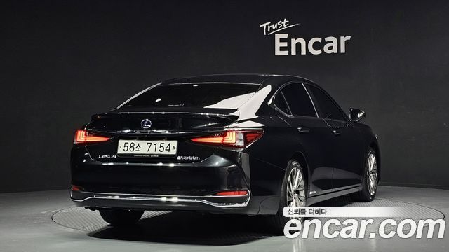 Лексус ES300h 2019 — миниатюра 2