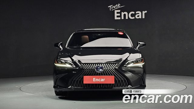 Лексус ES300h 2019 — миниатюра 3