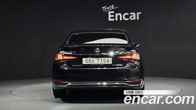 Лексус ES300h 2019 — миниатюра 4