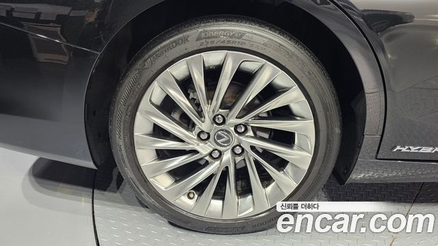 Лексус ES300h 2019 — миниатюра 5