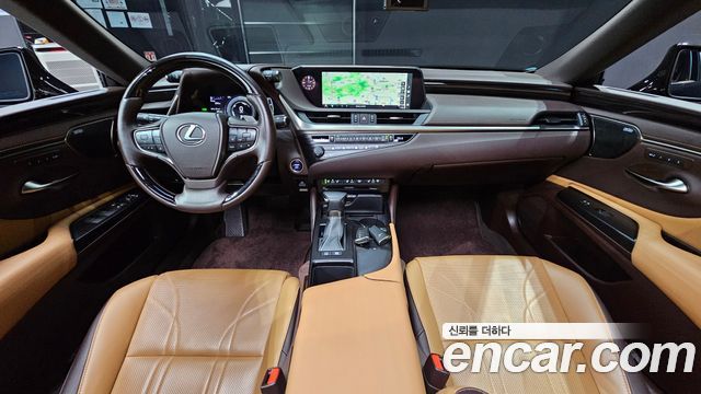 Лексус ES300h 2019 — миниатюра 7