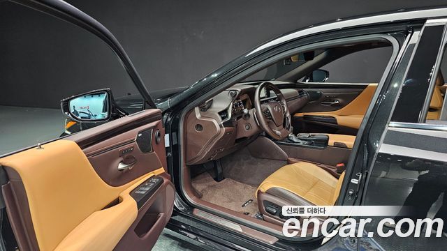 Лексус ES300h 2019 — миниатюра 11