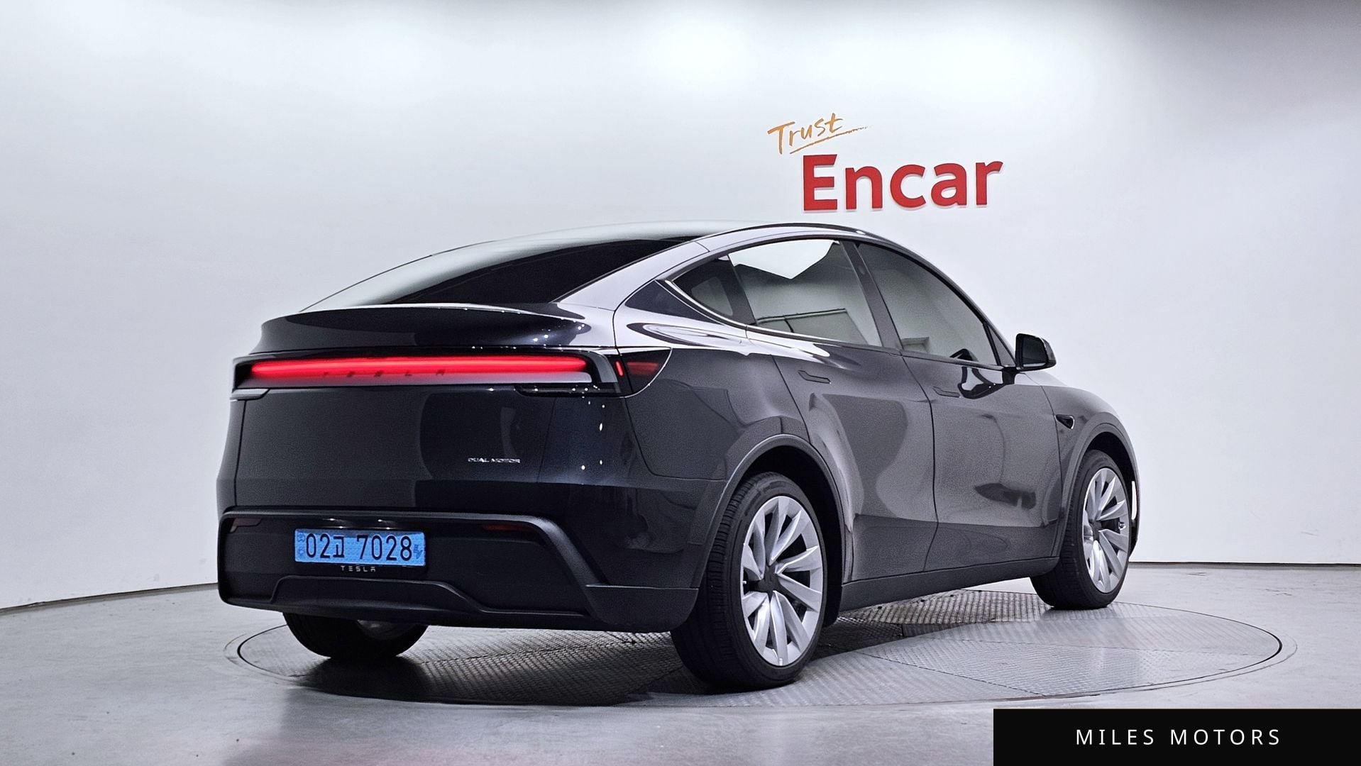 Tesla Model Y 2025 — миниатюра 2