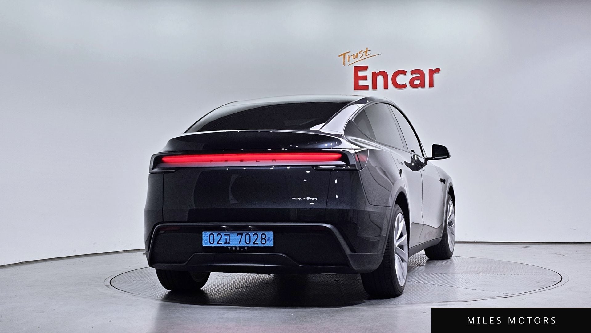 Tesla Model Y 2025 — миниатюра 4