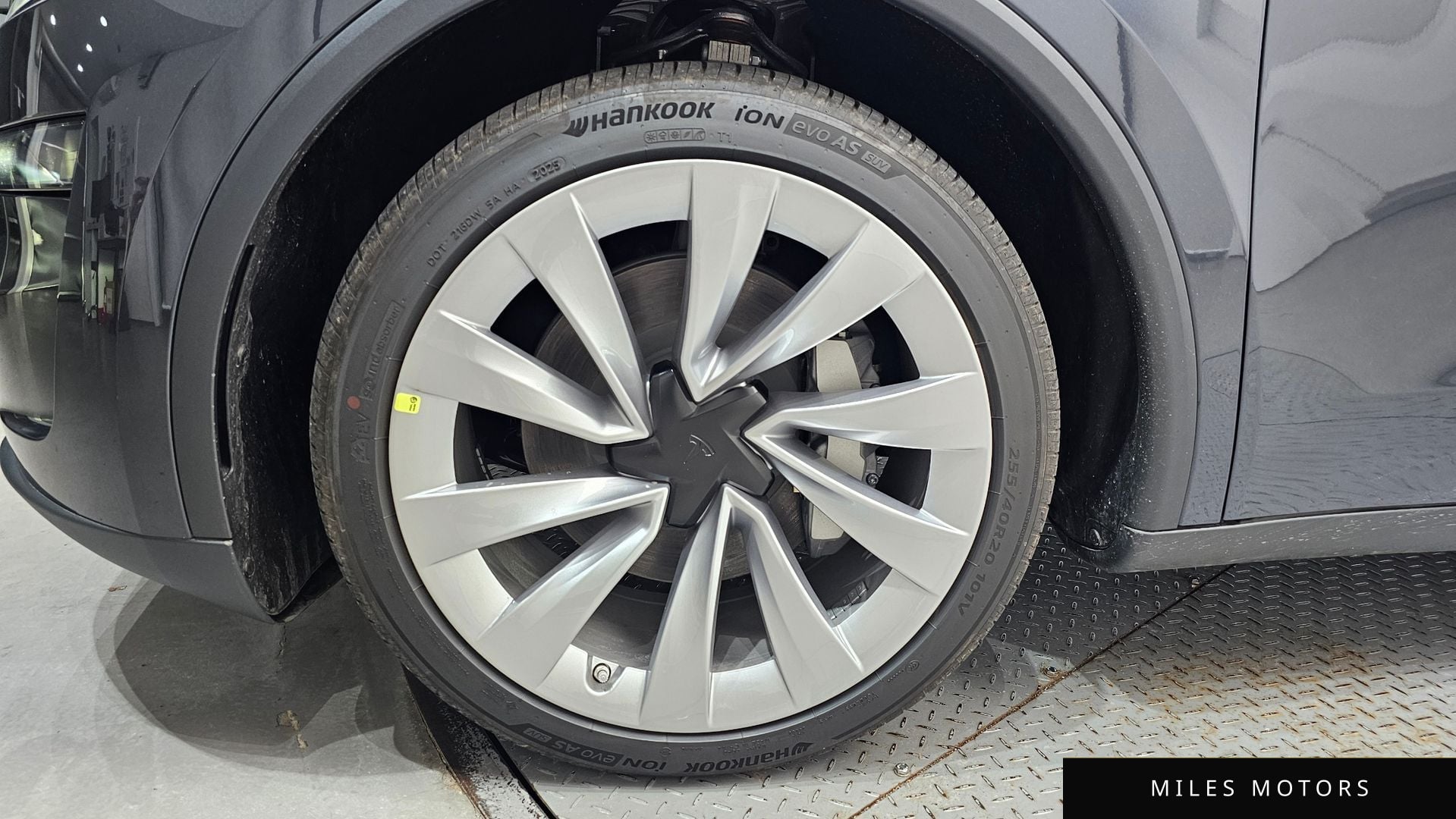 Tesla Model Y 2025 — миниатюра 5