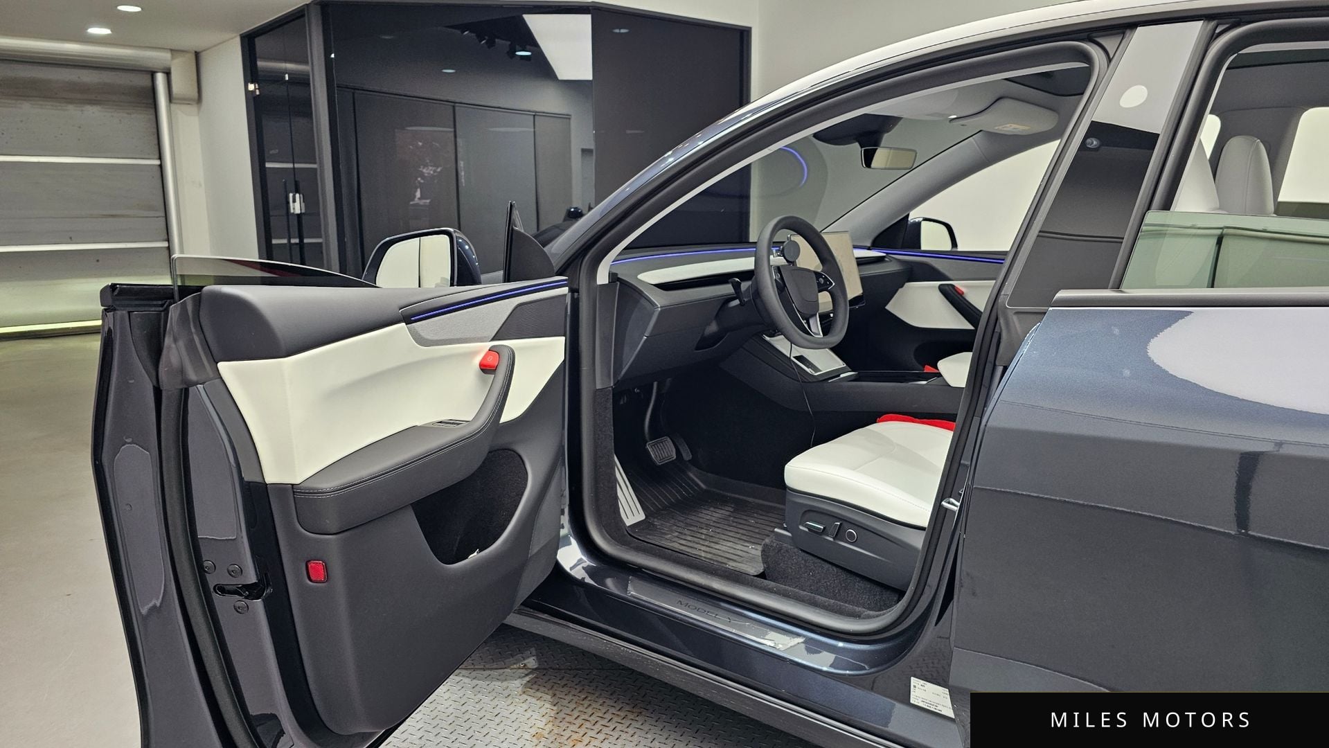 Tesla Model Y 2025 — миниатюра 11