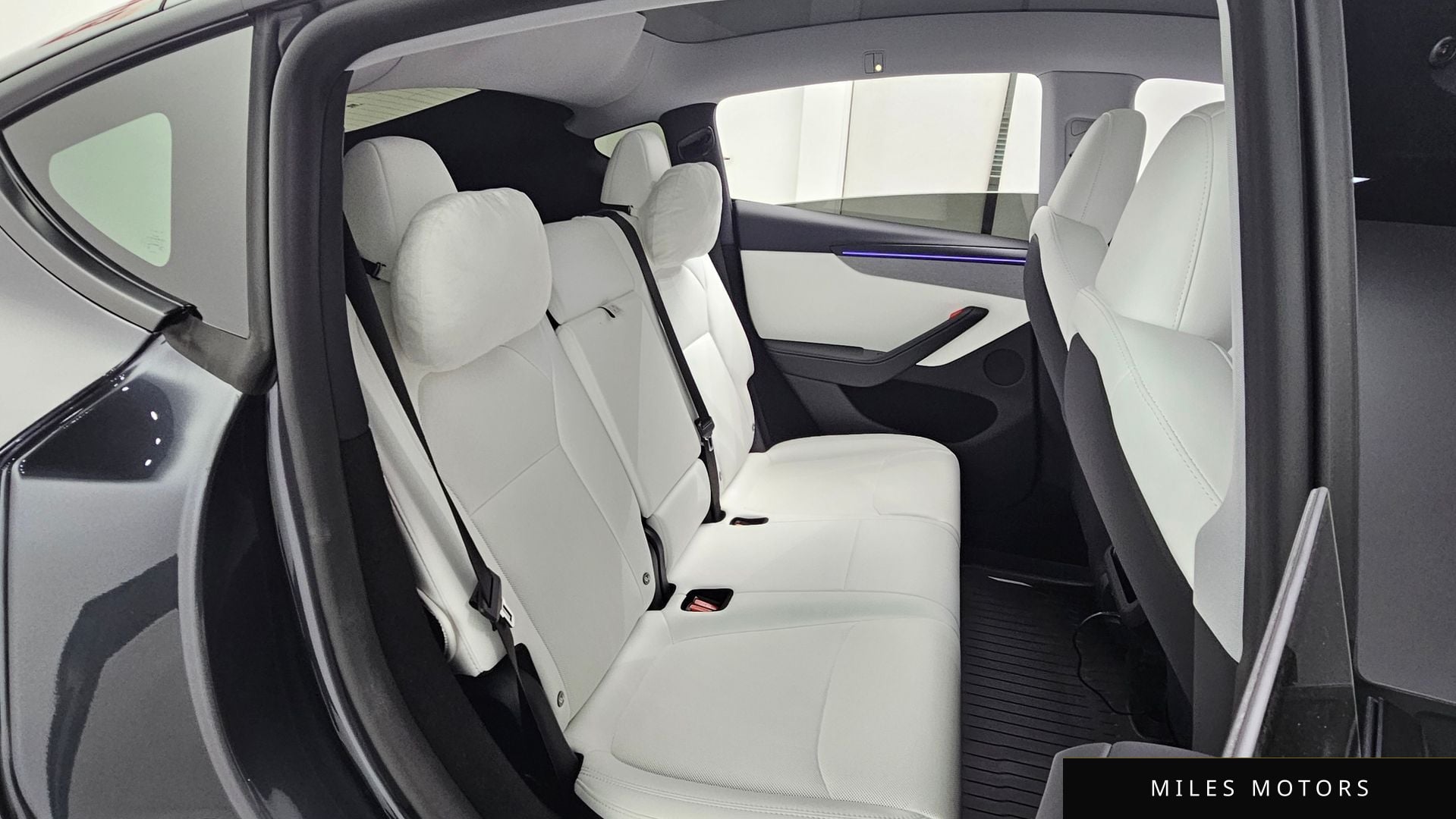 Tesla Model Y 2025 — миниатюра 12