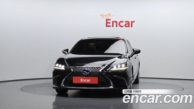 Лексус ES300h 2021 — миниатюра 3