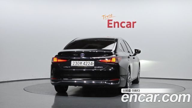 Лексус ES300h 2021 — миниатюра 4
