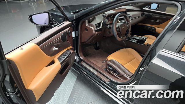 Лексус ES300h 2021 — миниатюра 10