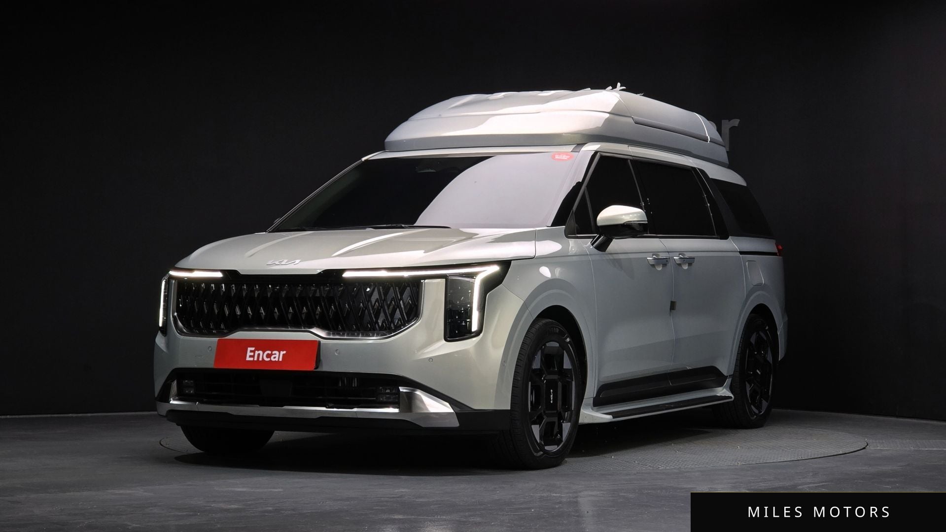 Kia Canival 2024 — фото 1 из 12