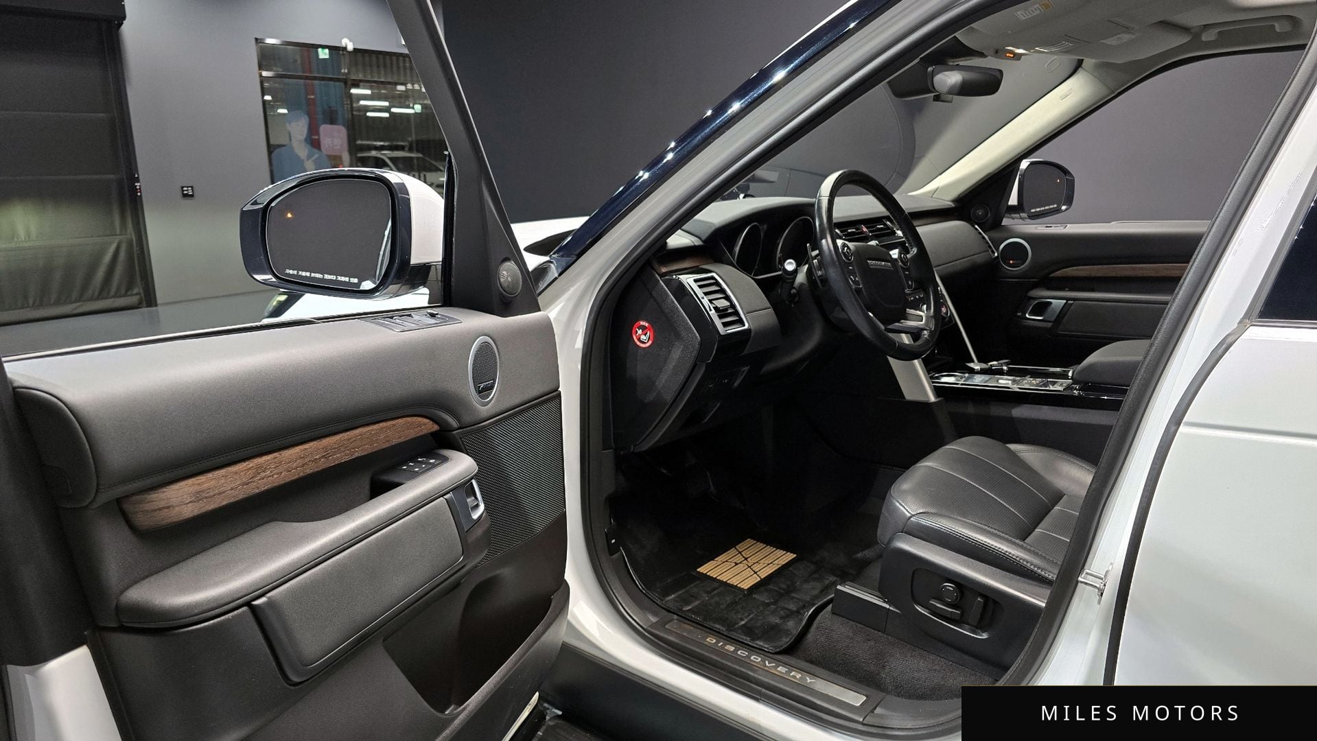 Land Rover Discovery 2017 — миниатюра 11