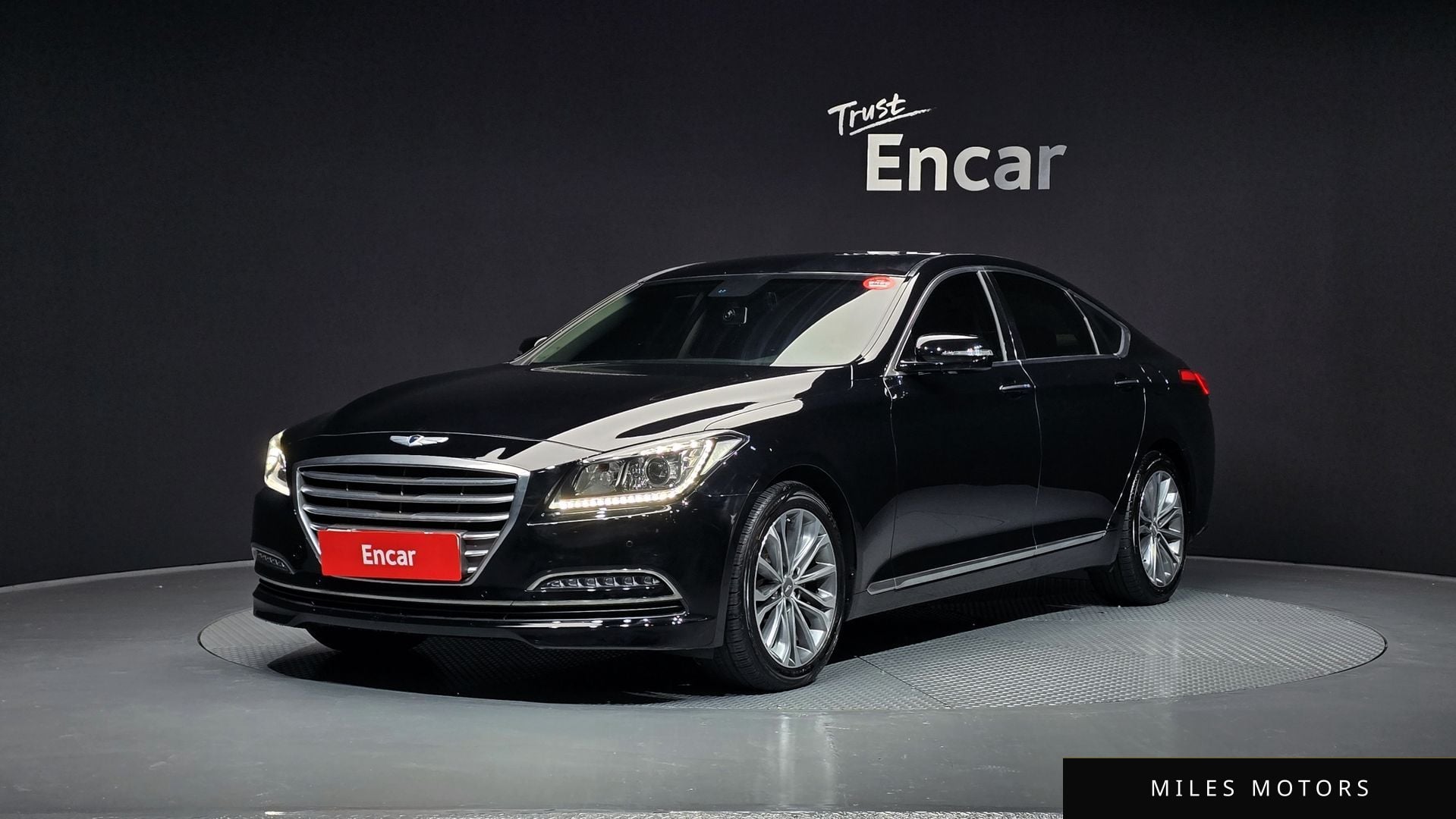 Hyundai Genesis 2016 — фото 1 из 12