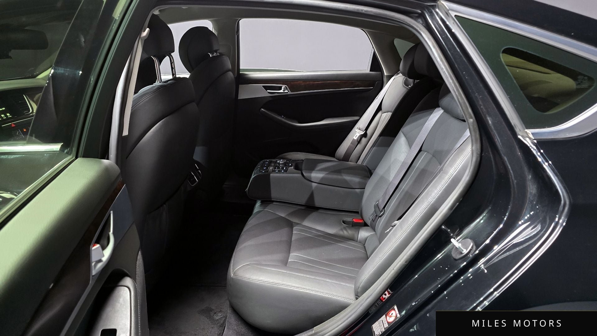 Hyundai Genesis 2016 — миниатюра 12