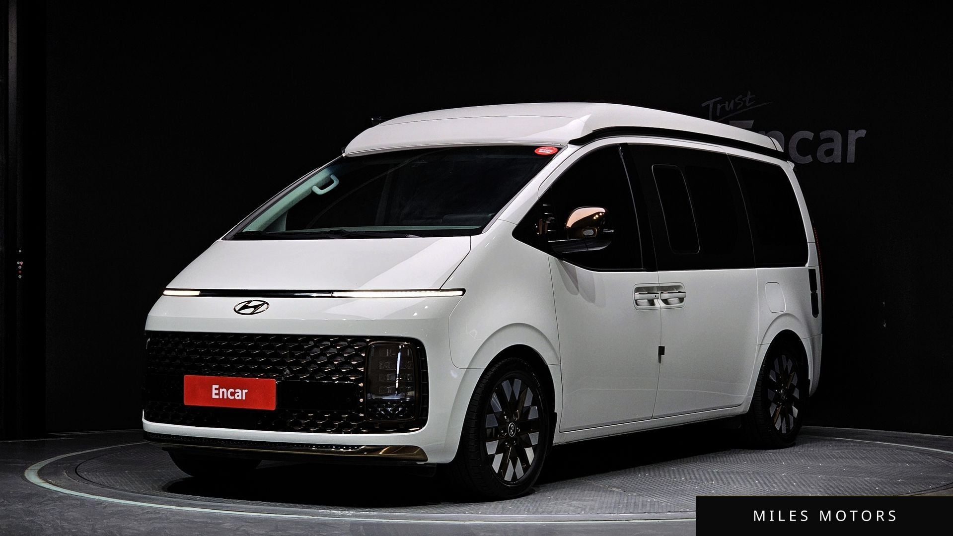 Hyundai Staria 2024 — фото 1 из 12