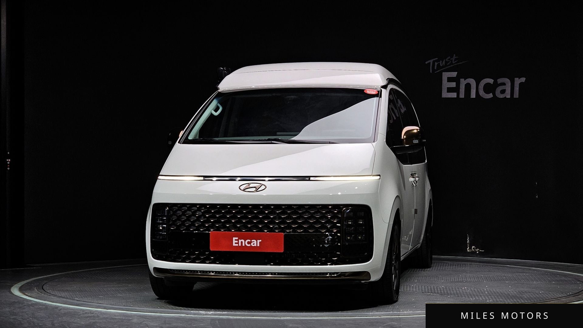 Hyundai Staria 2024 — миниатюра 3
