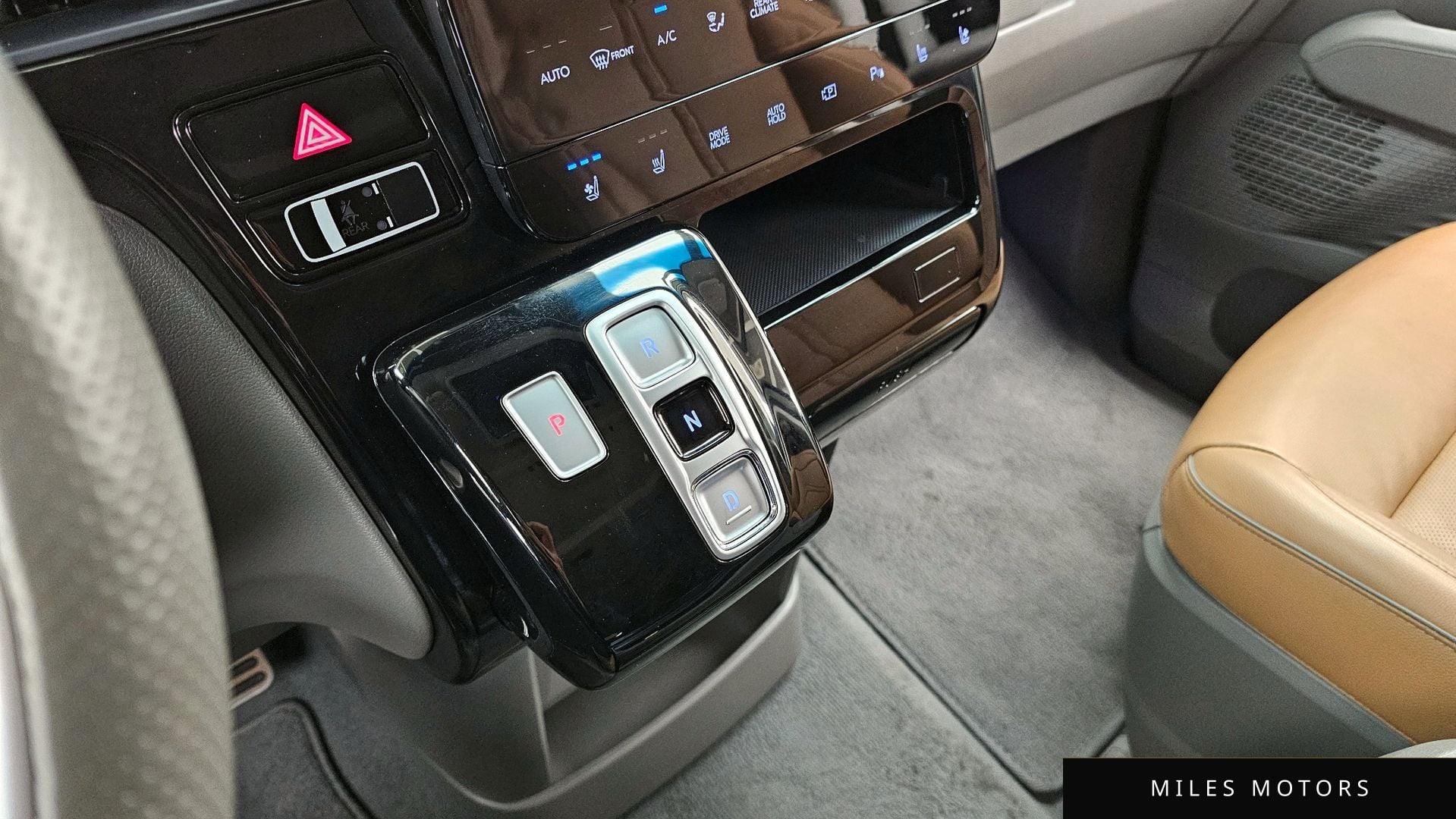 Hyundai Staria 2024 — миниатюра 9