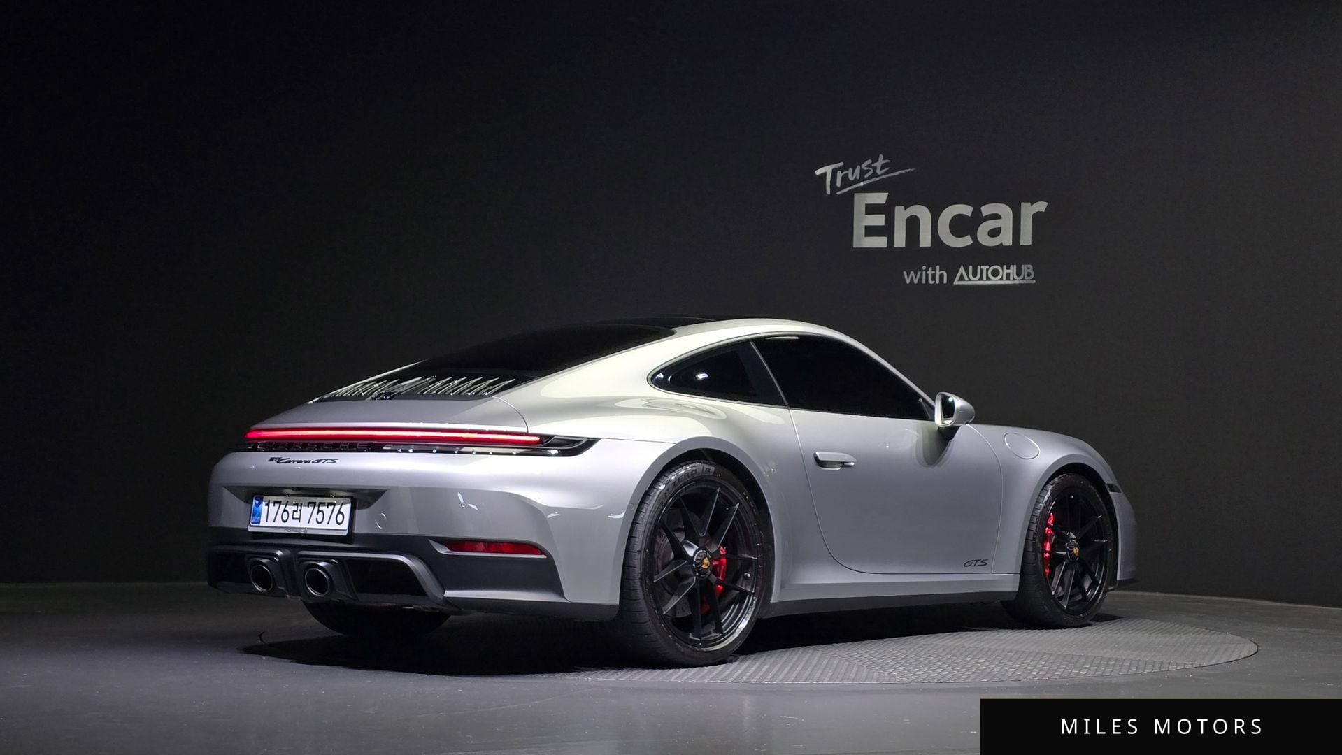 Porsche 911 (992) 2025 — миниатюра 2
