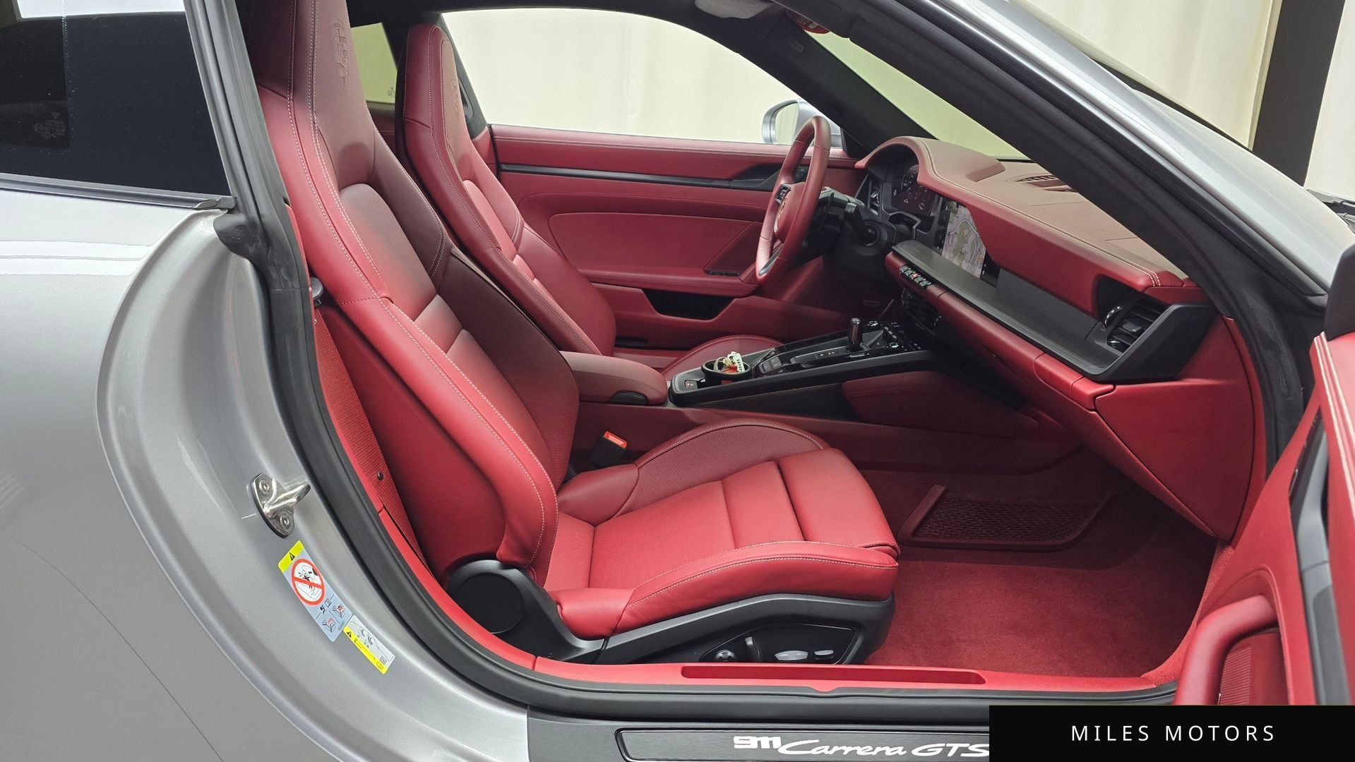 Porsche 911 (992) 2025 — миниатюра 10