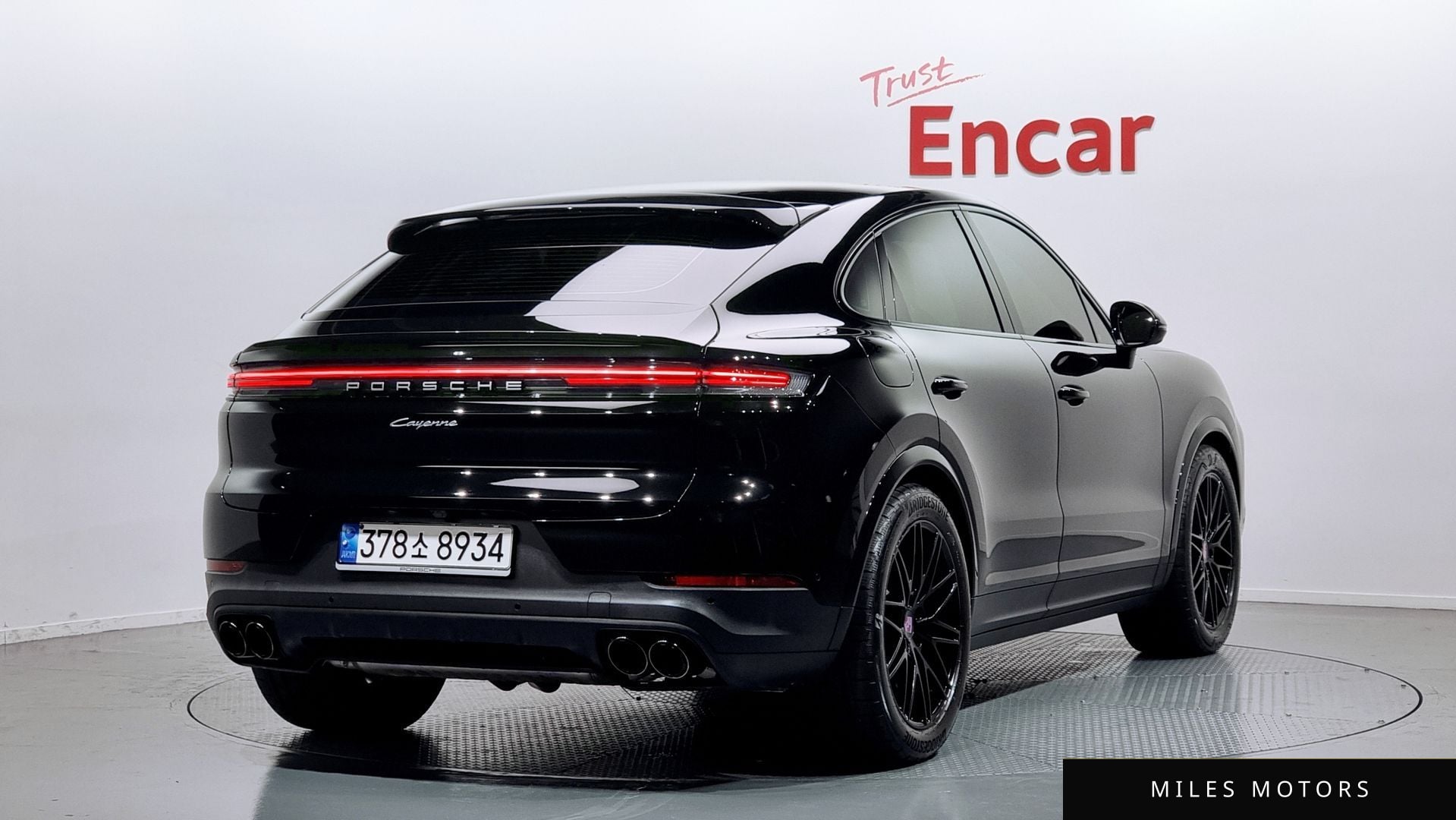 Porsche Cayenne 2024 — миниатюра 2