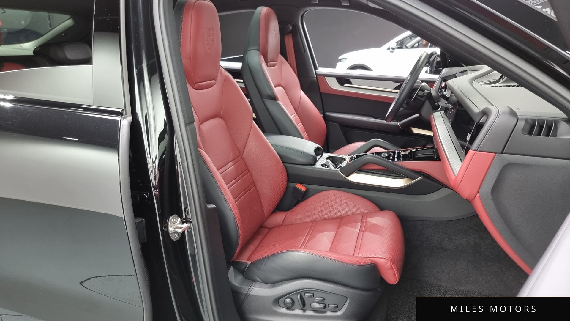 Porsche Cayenne 2024 — миниатюра 10