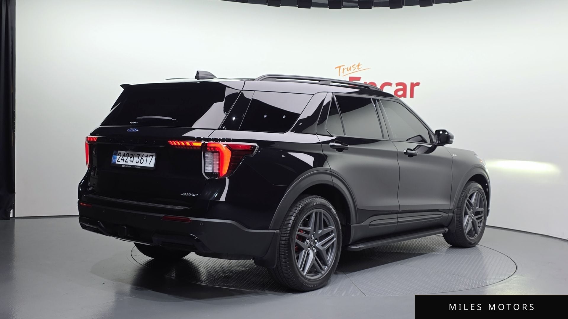 Ford Explorer 2025 — миниатюра 2