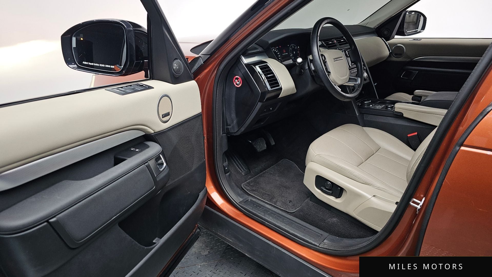 Land Rover Discovery 2020 — миниатюра 12