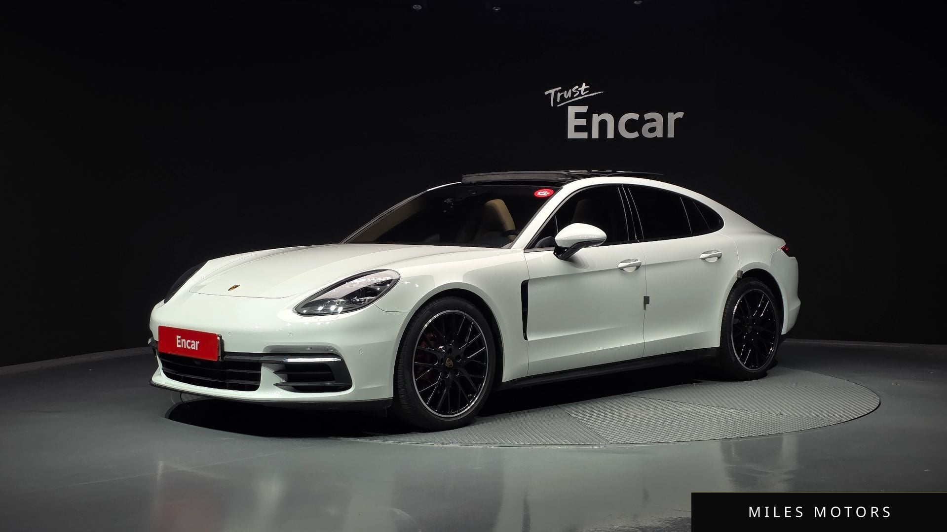 Porsche Panamera 2018 — фото 1 из 12