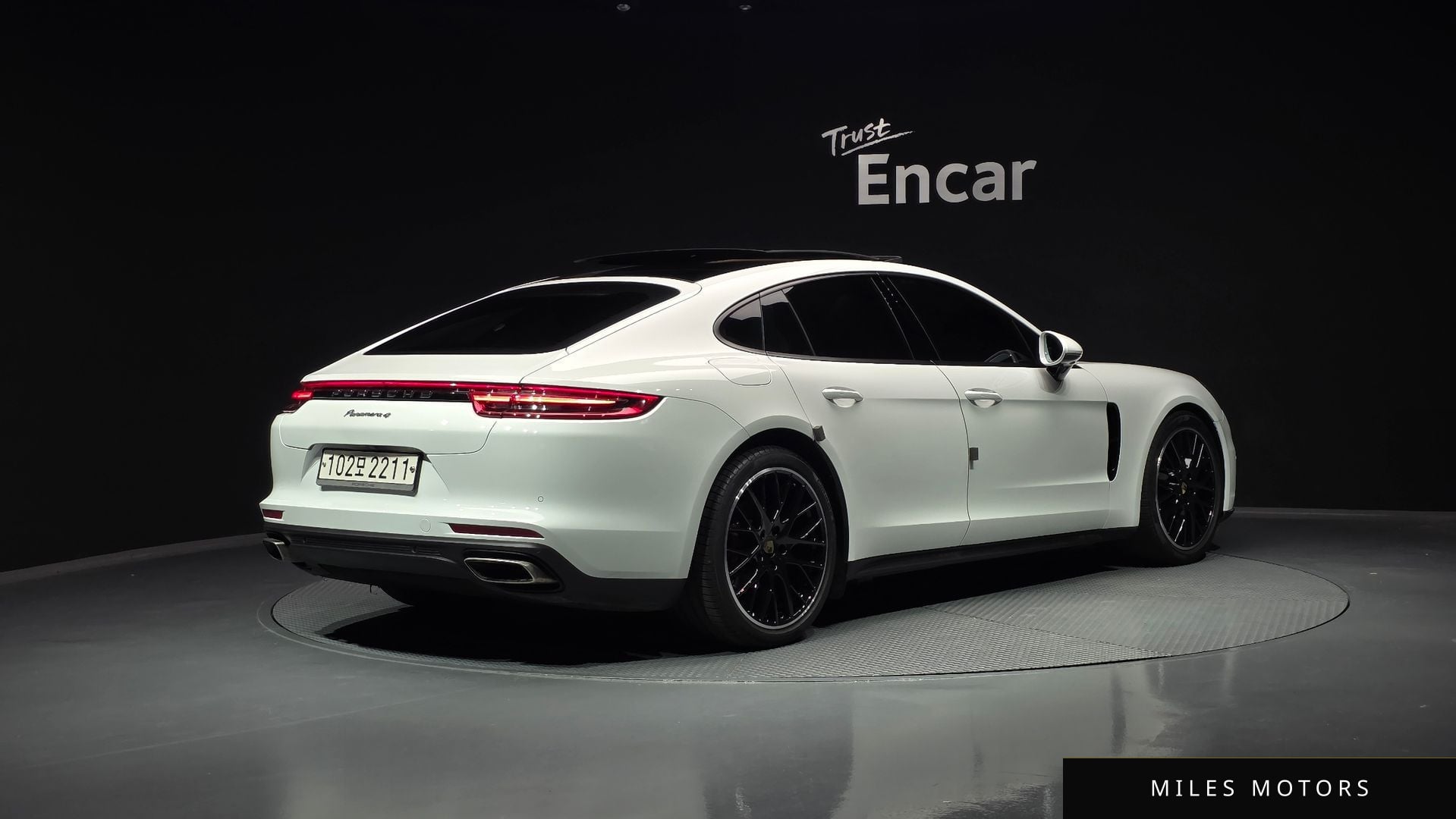 Porsche Panamera 2018 — миниатюра 2